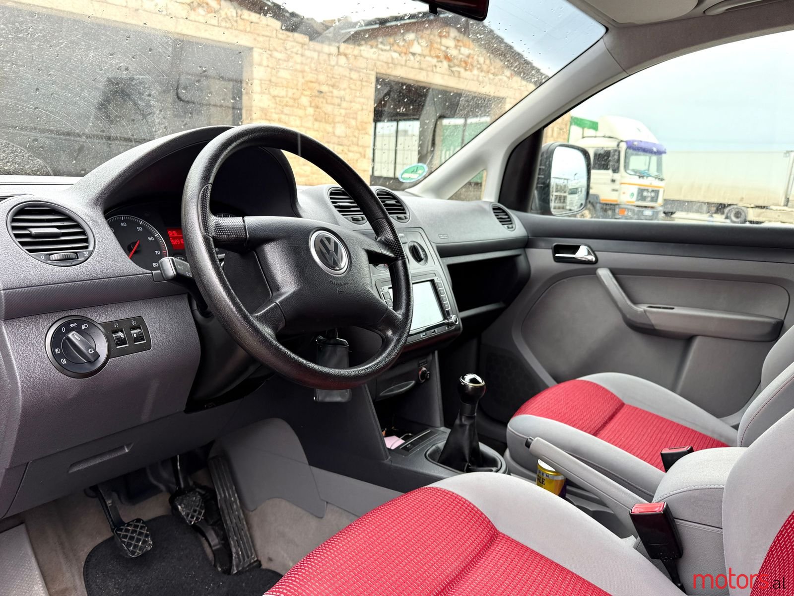 2006' Volkswagen Caddy photo #3