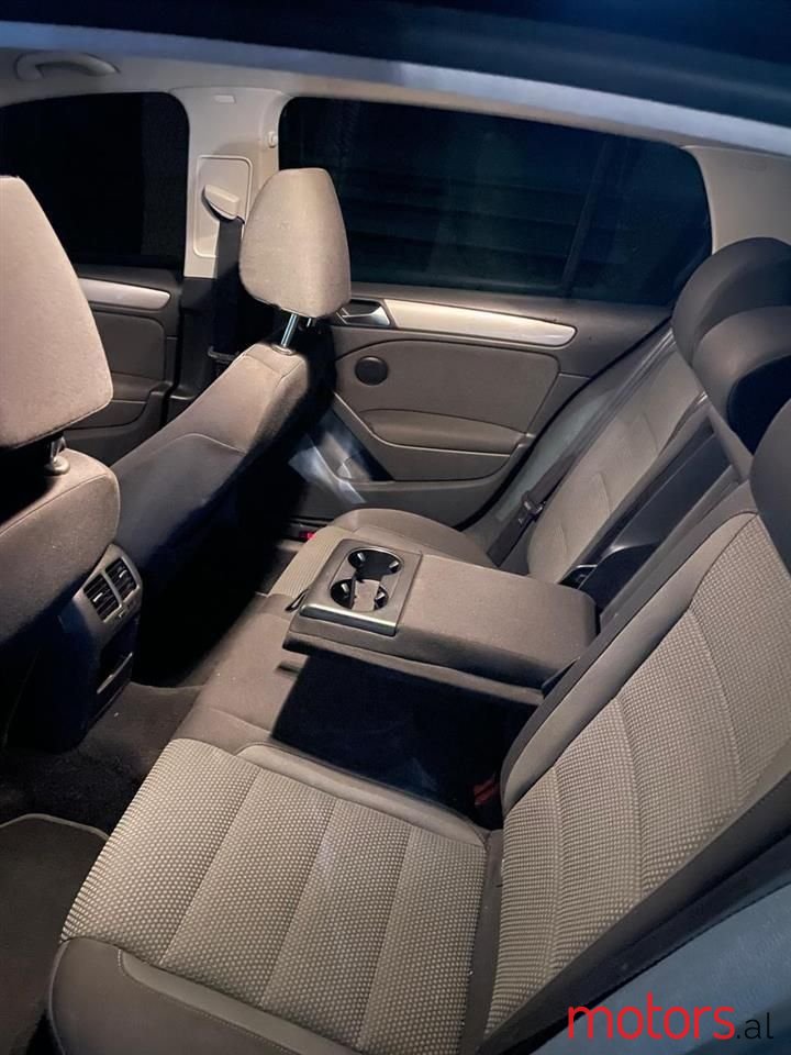 2011' Volkswagen Golf photo #3