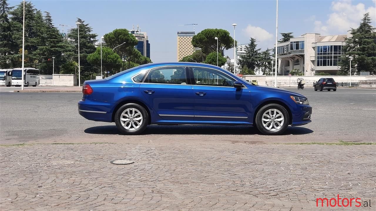 2016' Volkswagen Passat photo #5