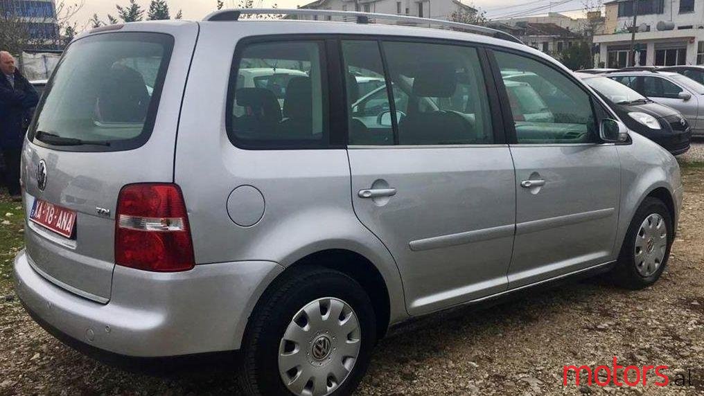 2006' Volkswagen Touran photo #1