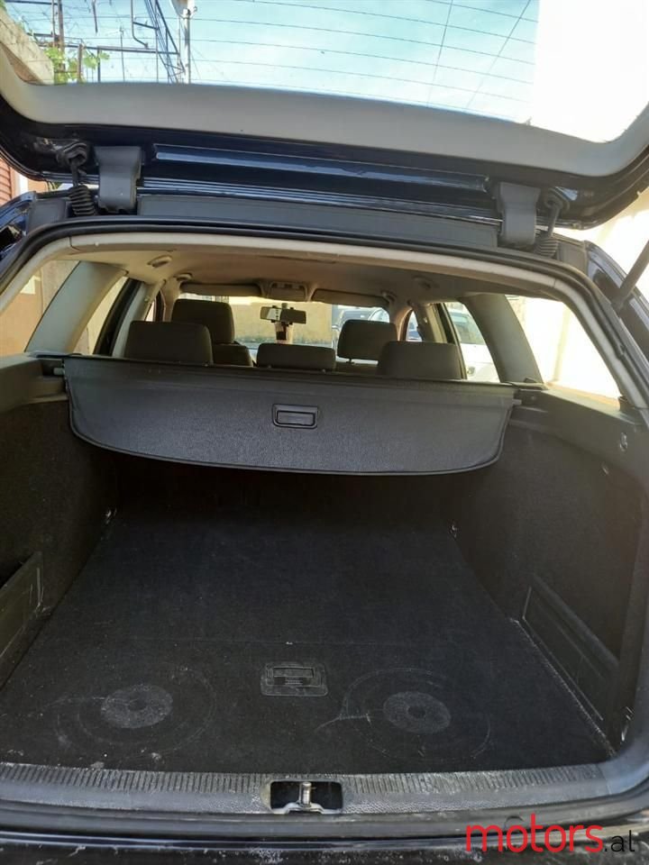 2005' Volkswagen Passat photo #6