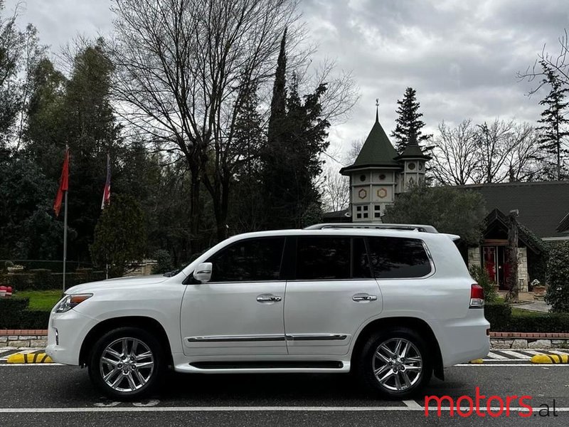 2013' Lexus LX 570 photo #2