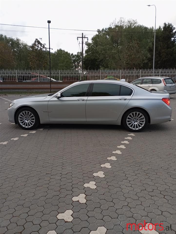 2011' BMW 730 photo #4