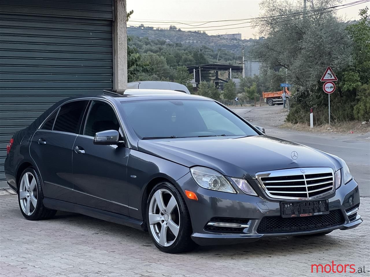 2012' Mercedes-Benz E 350 photo #1