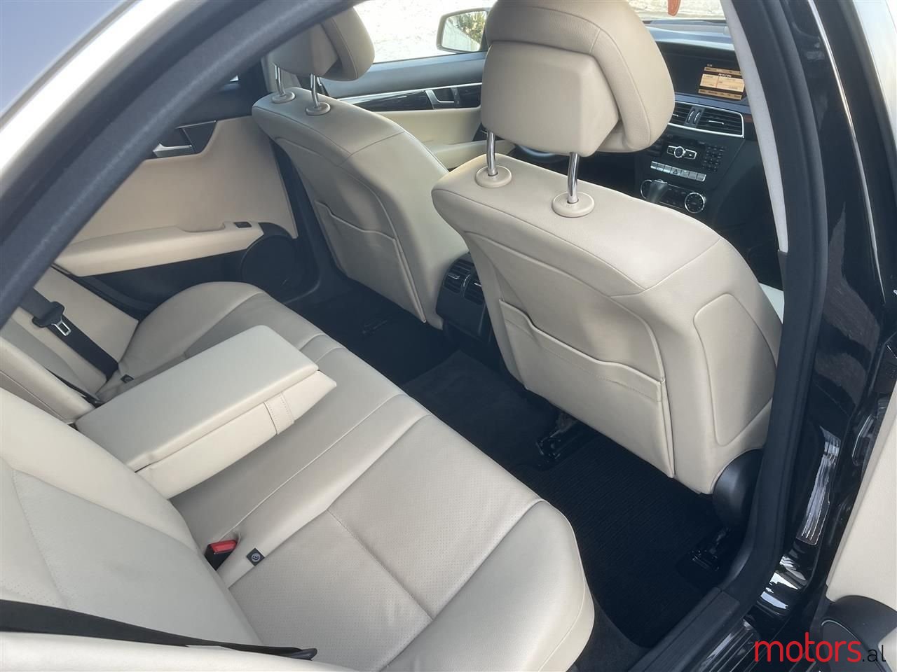 2011' Mercedes-Benz C 200 photo #3