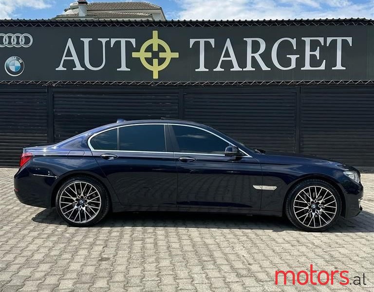 2013' BMW 740 photo #4