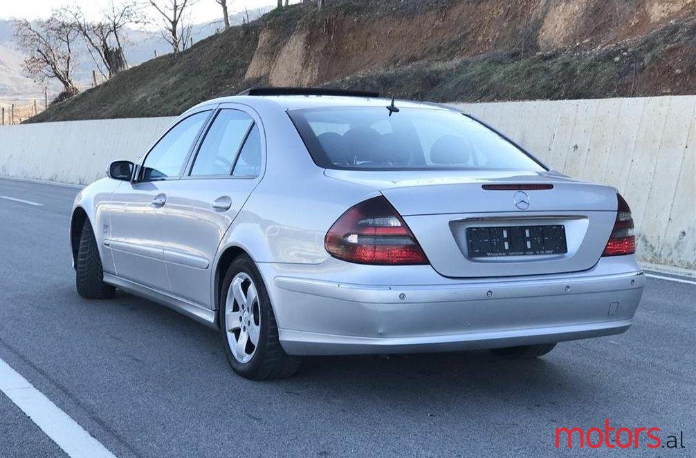 2006' Mercedes-Benz E 220 photo #2