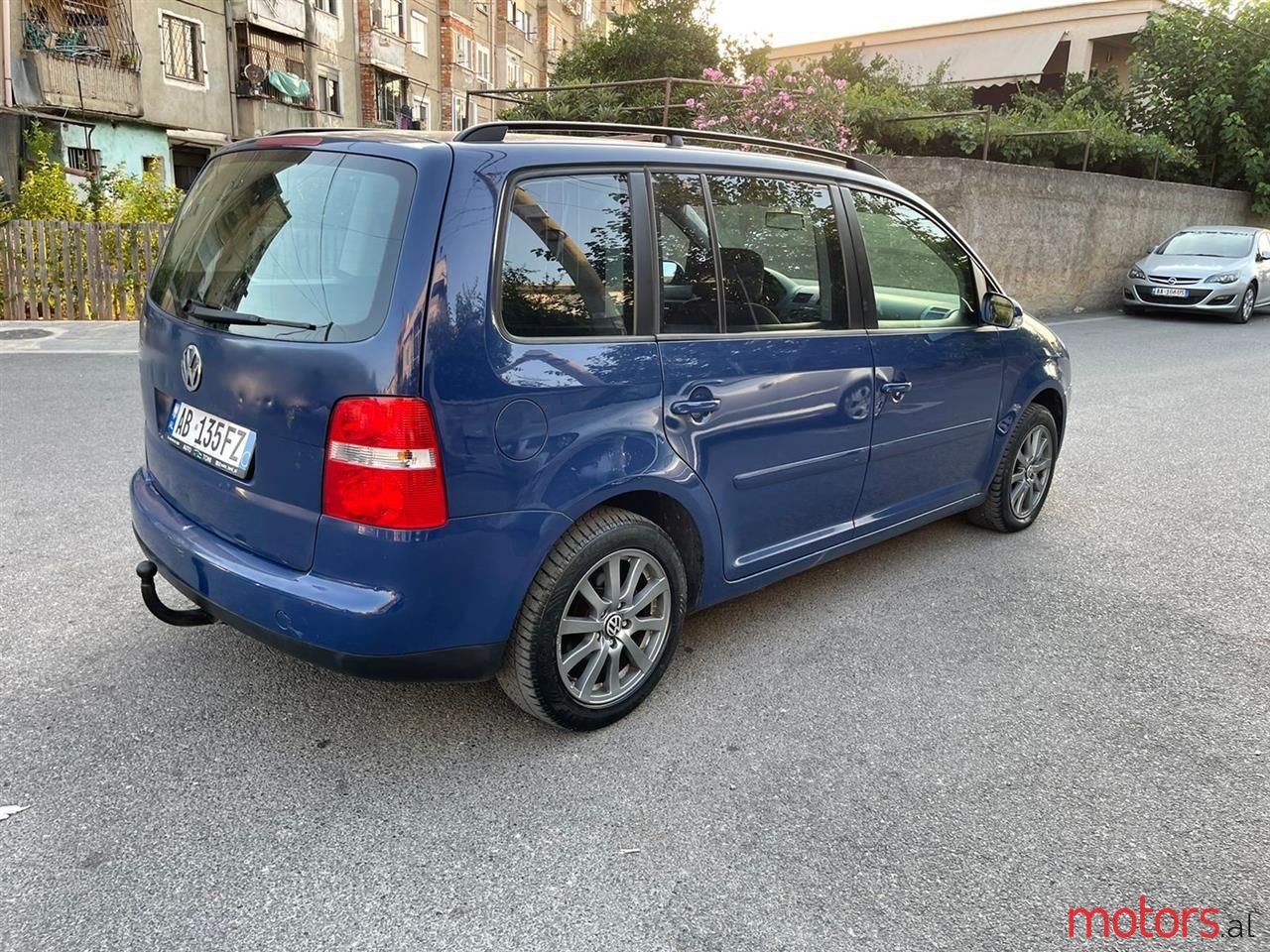 2005' Volkswagen Touran photo #3