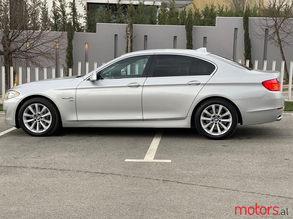 2011' BMW 530 photo #1