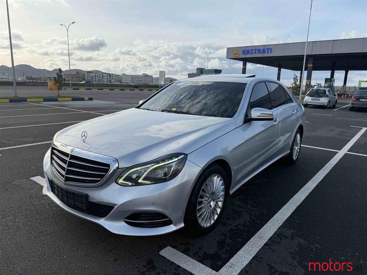 2014' Mercedes-Benz E 200 photo #1