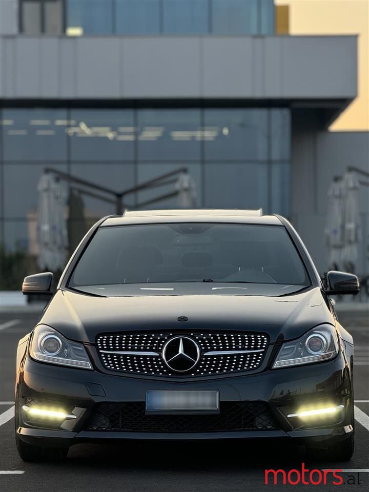 2012' Mercedes-Benz C 300 photo #2