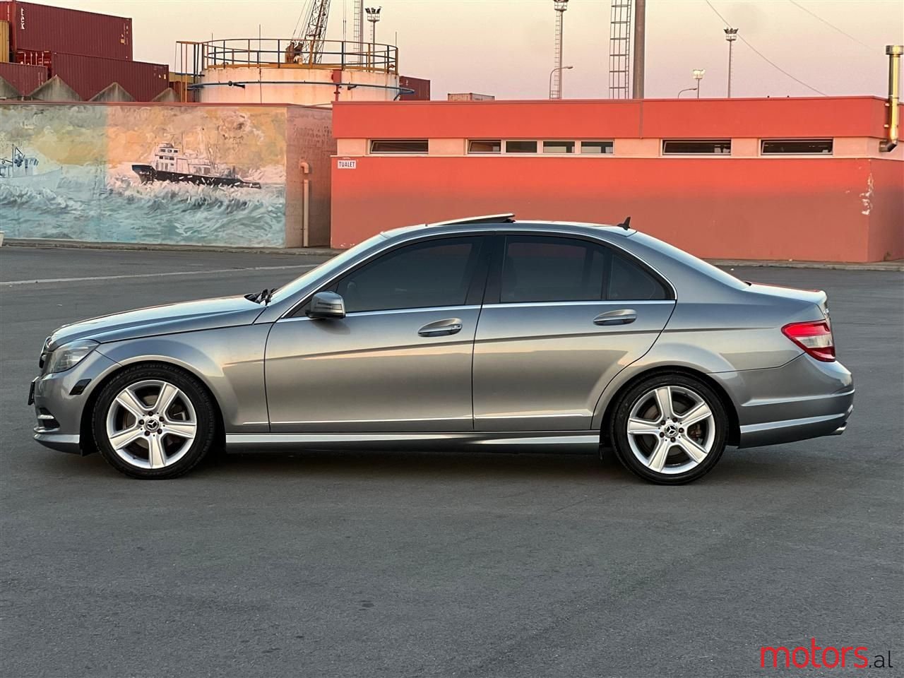 2011' Mercedes-Benz C 300 photo #3