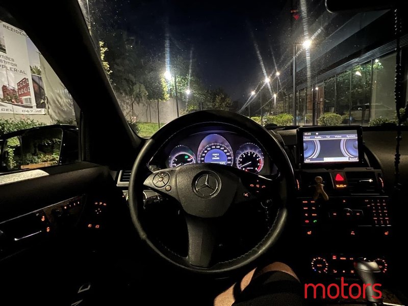 2011' Mercedes-Benz C 300 photo #6