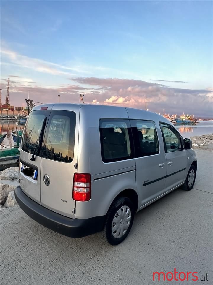 2011' Volkswagen Caddy photo #6