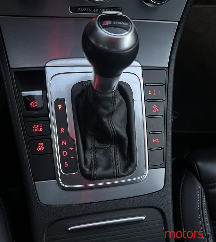 2014' Volkswagen Passat photo #6