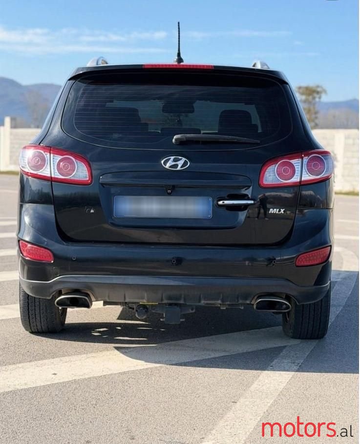 2011' Hyundai Santa Fe photo #5