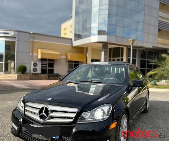 2012' Mercedes-Benz C 300 photo #1