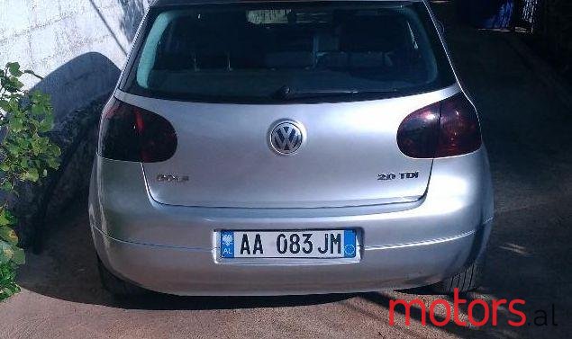 2004' Volkswagen Golf photo #2