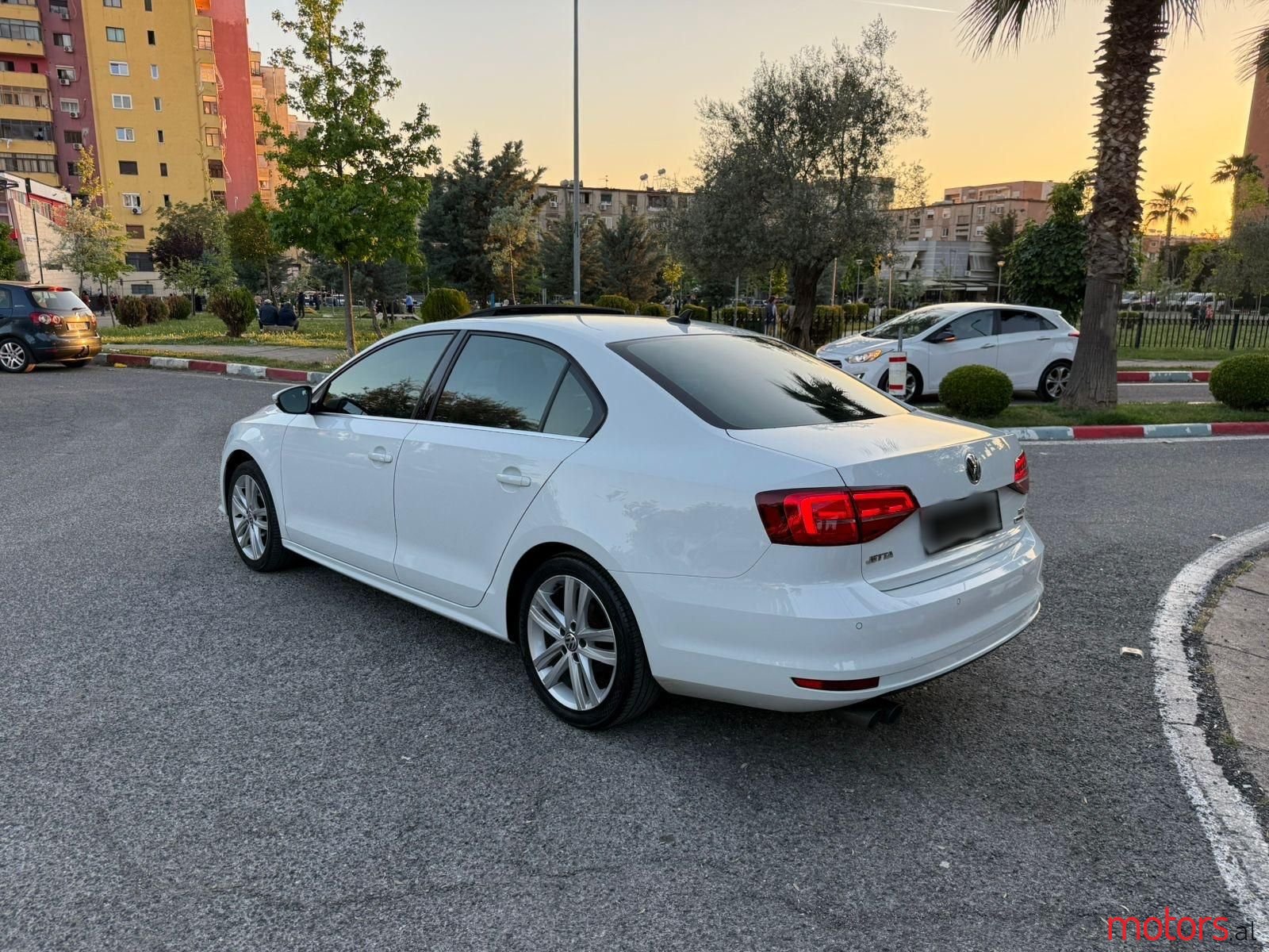 2016' Volkswagen Jetta photo #2