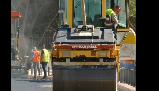 Nis asfaltimi në rrugën "Aleksandër Moisiu" në Vlorë/ Dredha: Investimet deri në Orikum