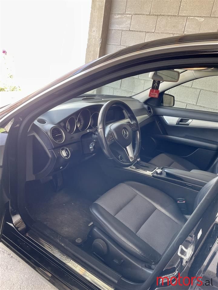 2011' Mercedes-Benz C 180 photo #4