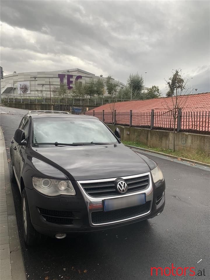 2008' Volkswagen Touareg photo #1