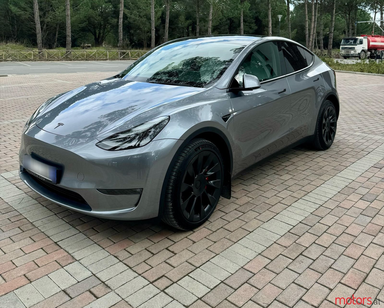 2024' Tesla Model Y photo #1