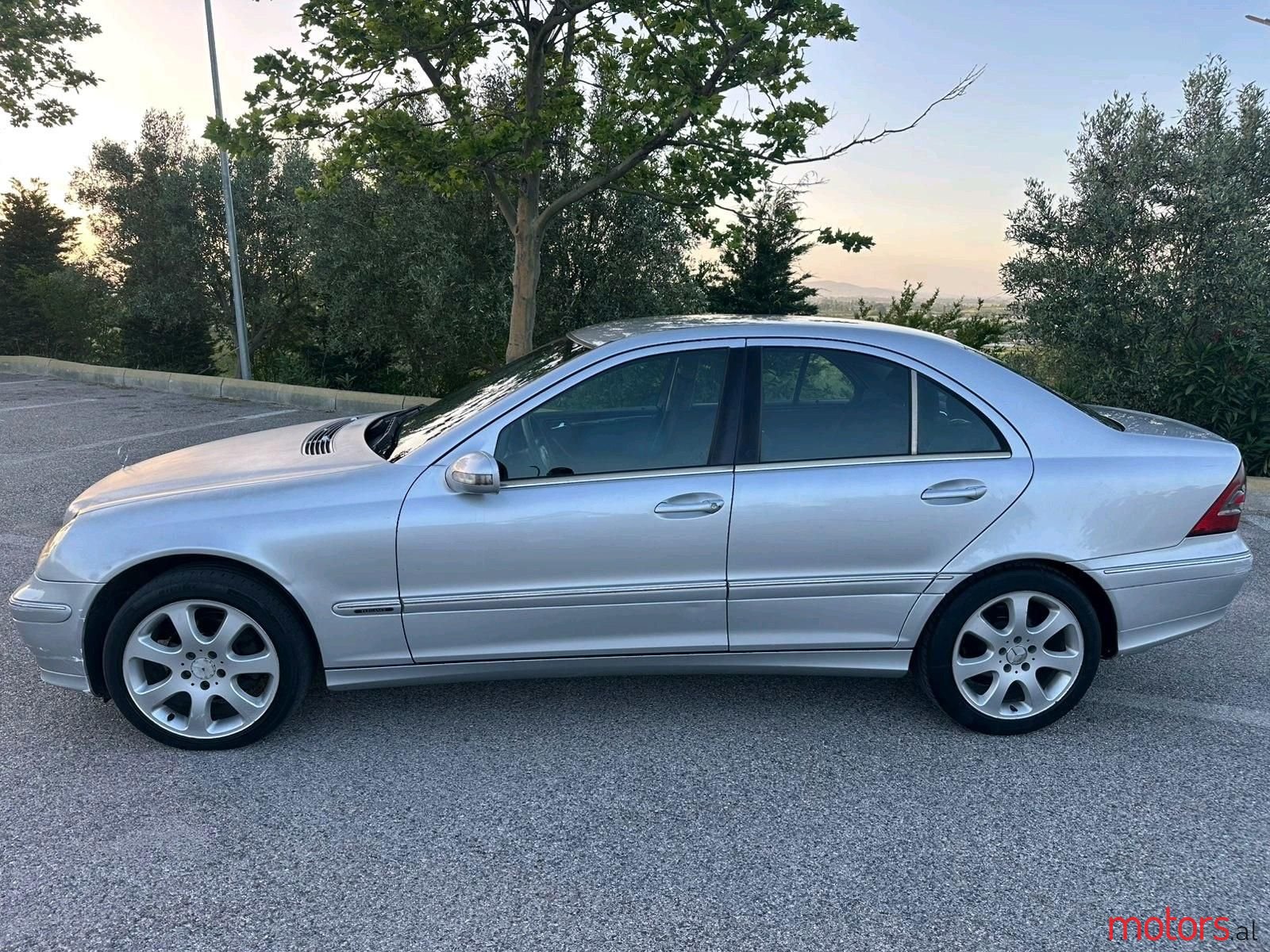 2005' Mercedes-Benz C 220 photo #2
