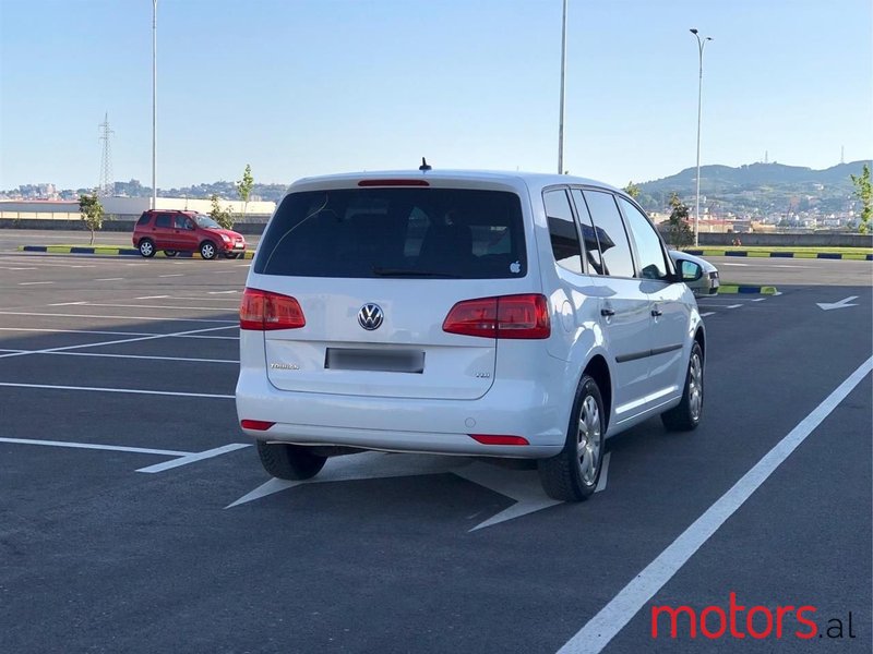 2011' Volkswagen Touran photo #5