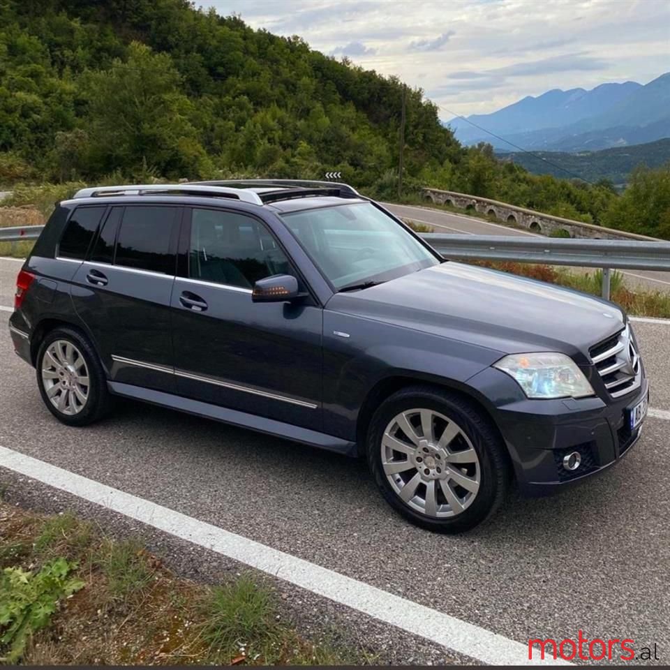 2011' Mercedes-Benz GLK 220 photo #1