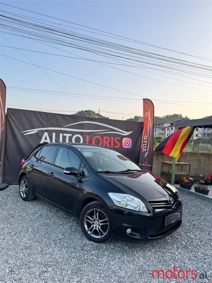 2011' Toyota Auris photo #2