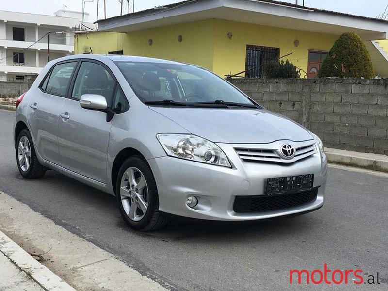 2010' Toyota Auris photo #1