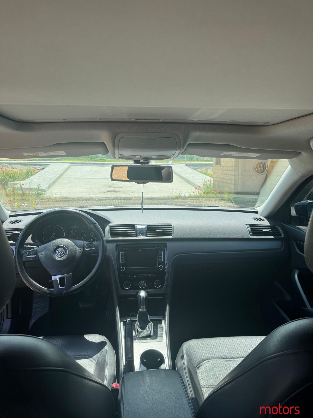 2014' Volkswagen Passat photo #5