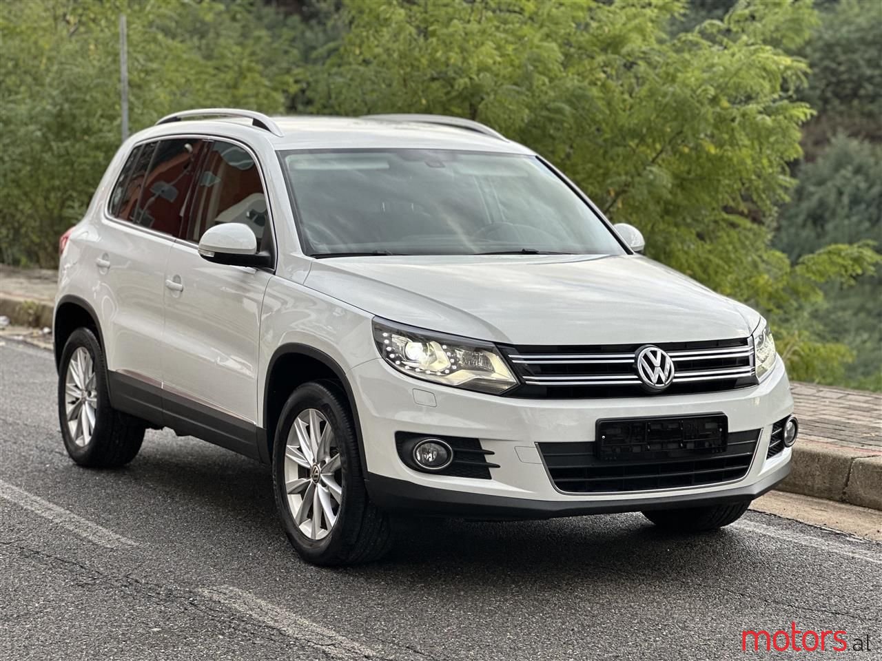 2014' Volkswagen Touran photo #2