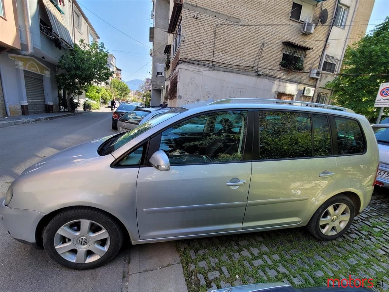 2005' Volkswagen Touran photo #2