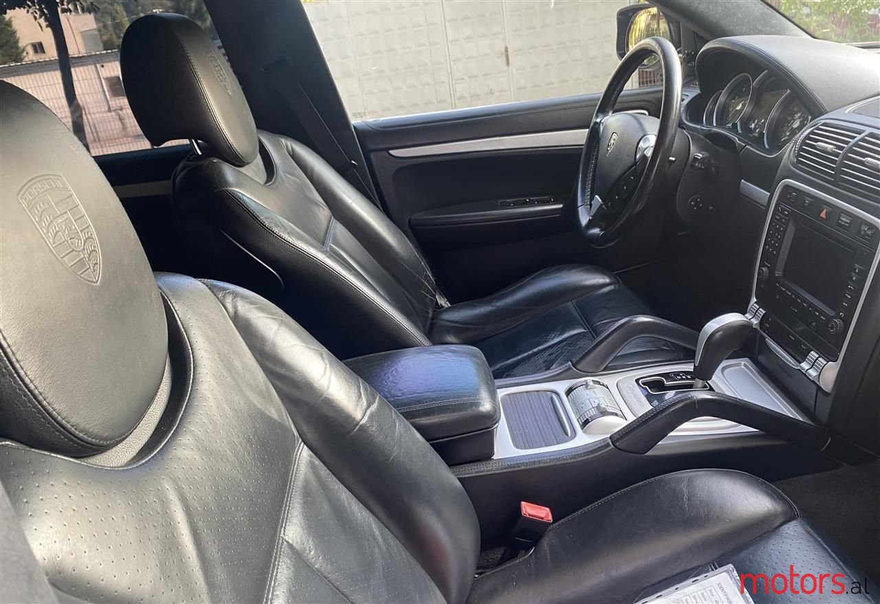 2009' Porsche Cayenne photo #2