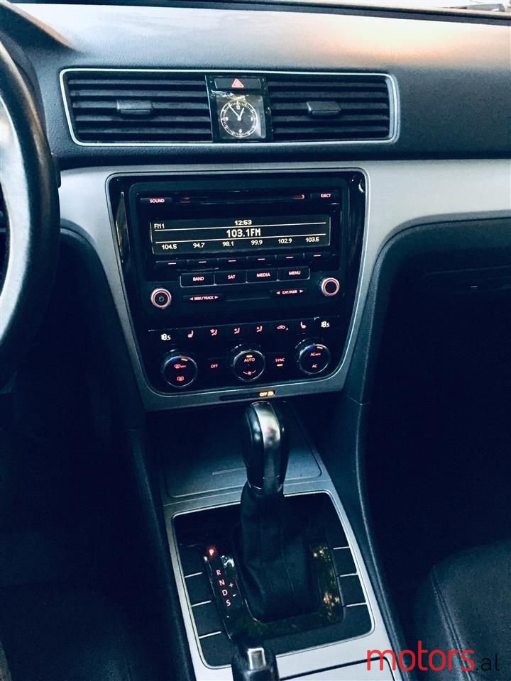 2012' Volkswagen Passat photo #3