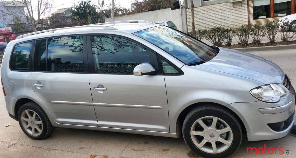 2008' Volkswagen Touran photo #1