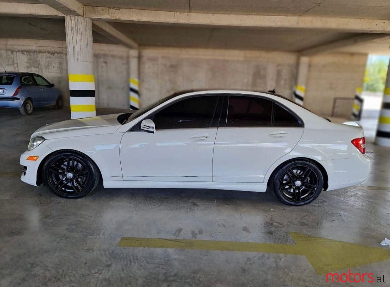 2012' Mercedes-Benz 300 photo #1