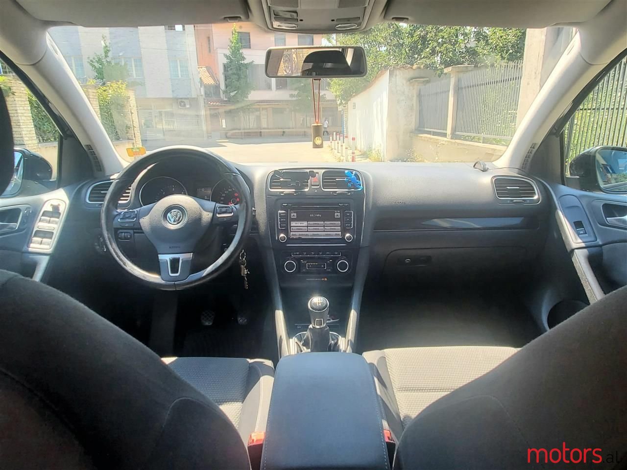 2010' Volkswagen Golf photo #3