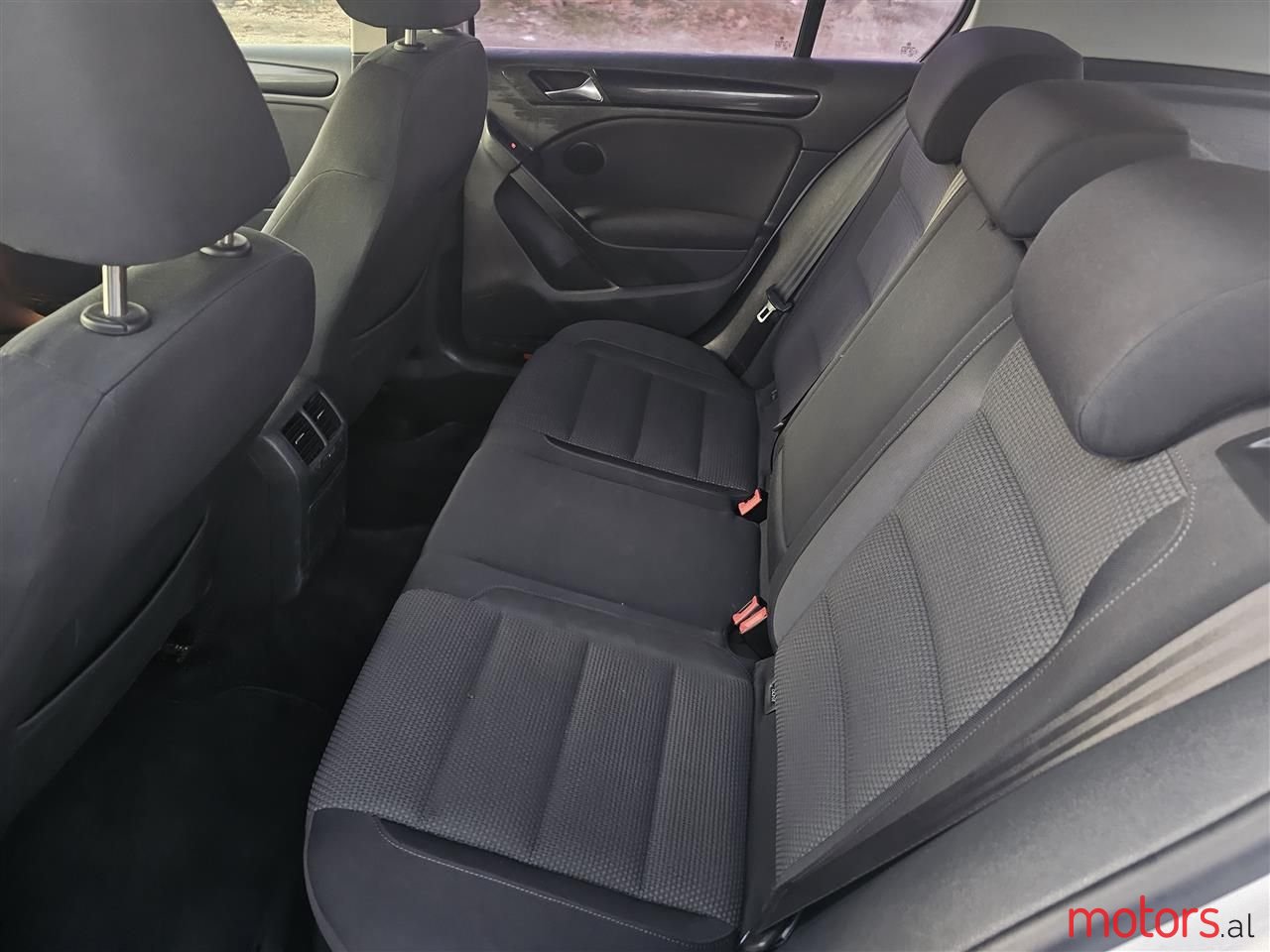 2011' Volkswagen Golf photo #4