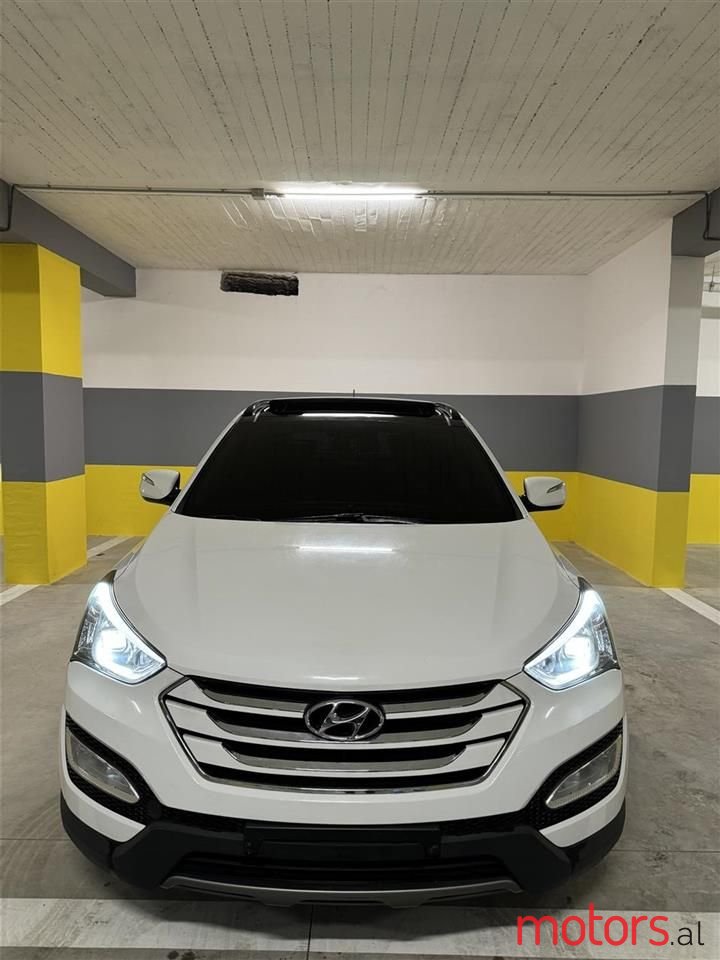 2012' Hyundai Santa Fe photo #2