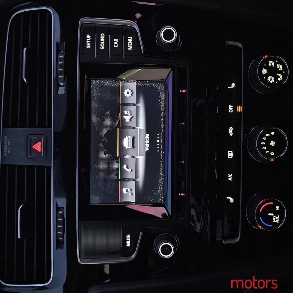 2013' Volkswagen Golf photo #2