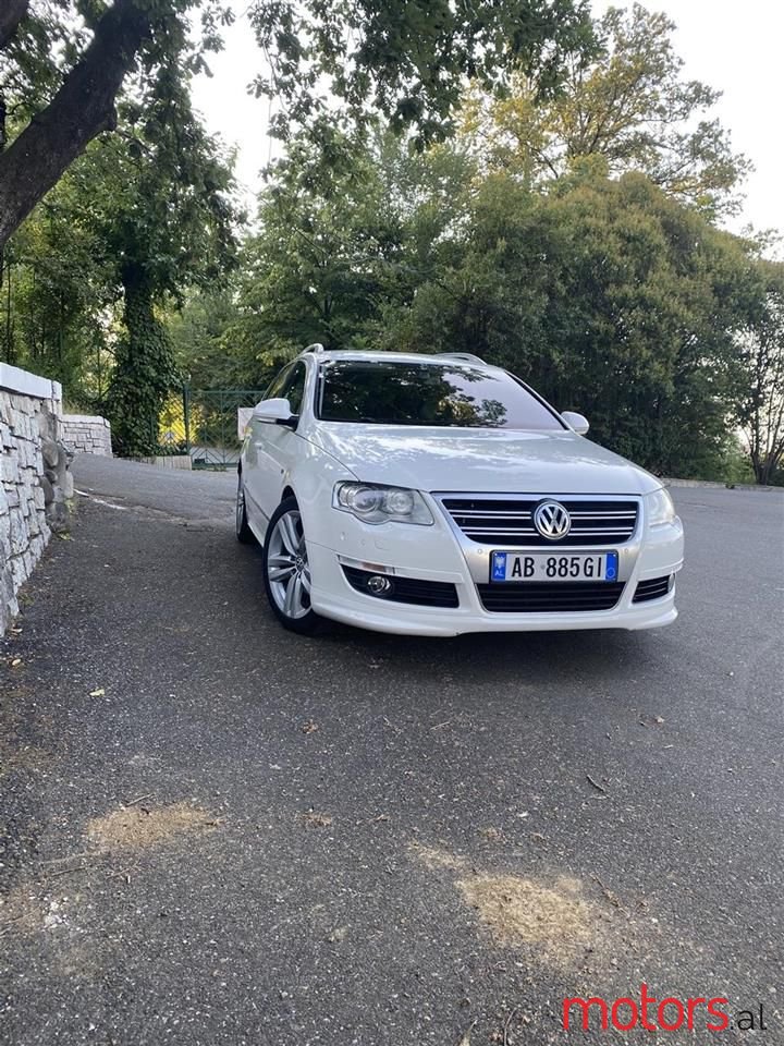 2010' Volkswagen Passat photo #2