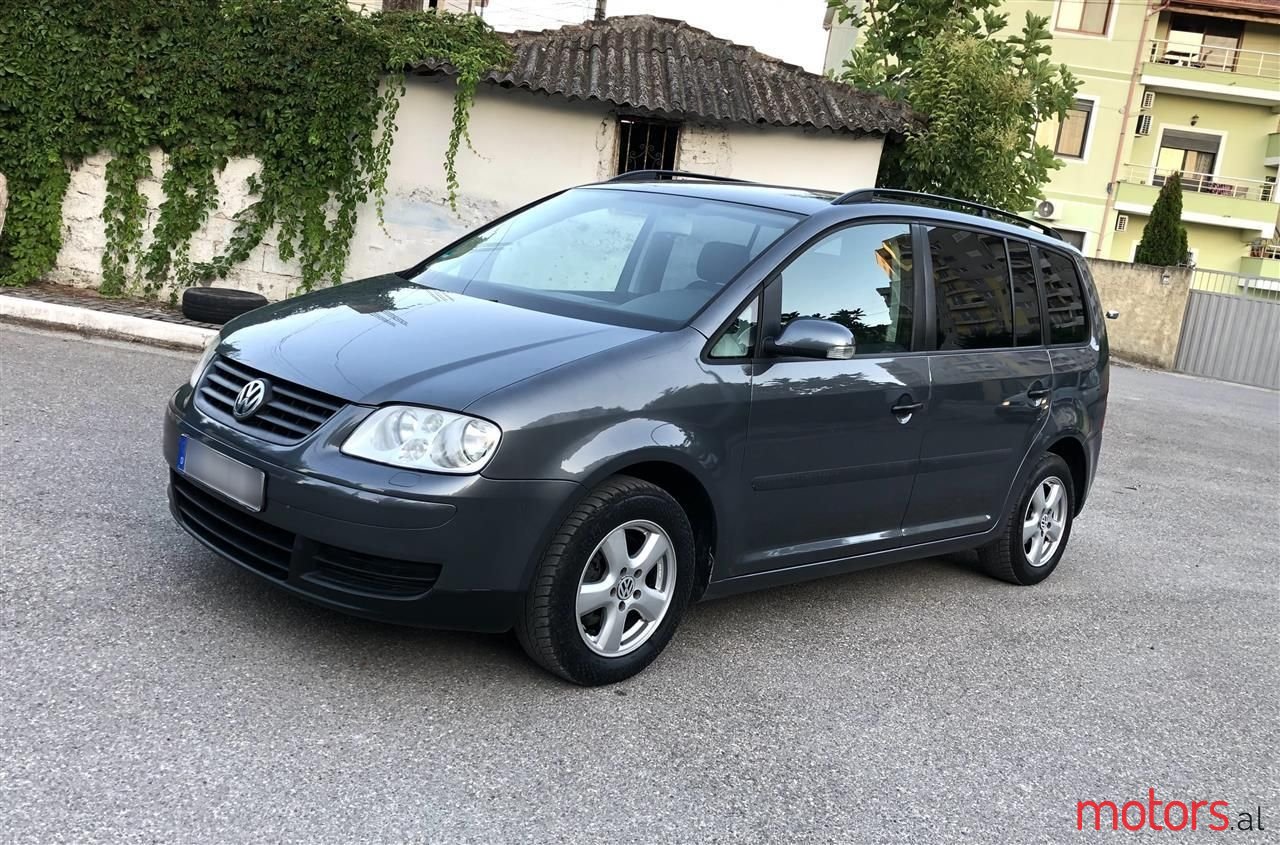 2005' Volkswagen Touran photo #6