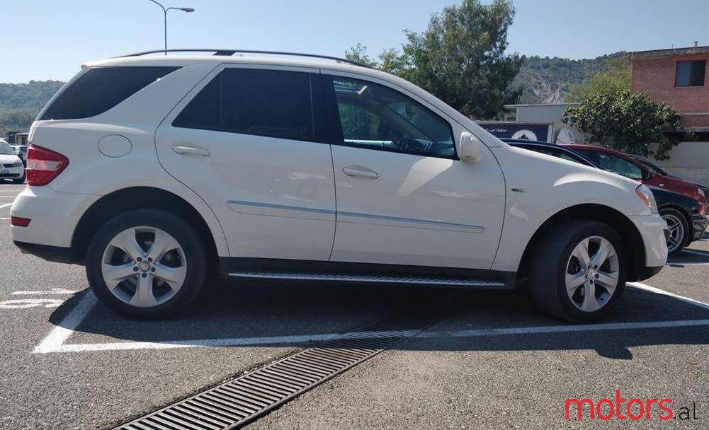 2010' Mercedes-Benz ML 320 photo #1