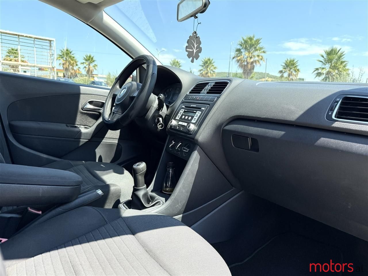 2011' Volkswagen Polo photo #3