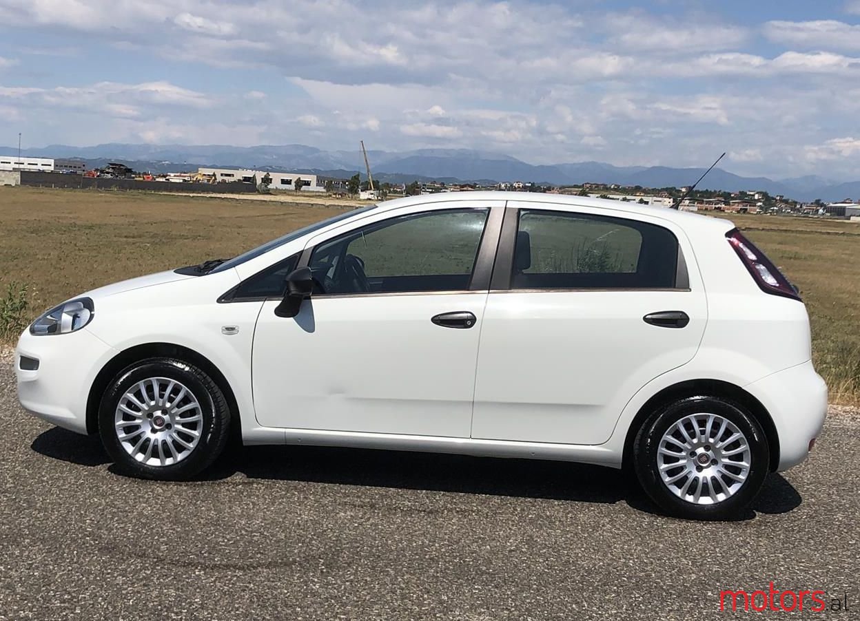 2012' Fiat Grande Punto photo #1