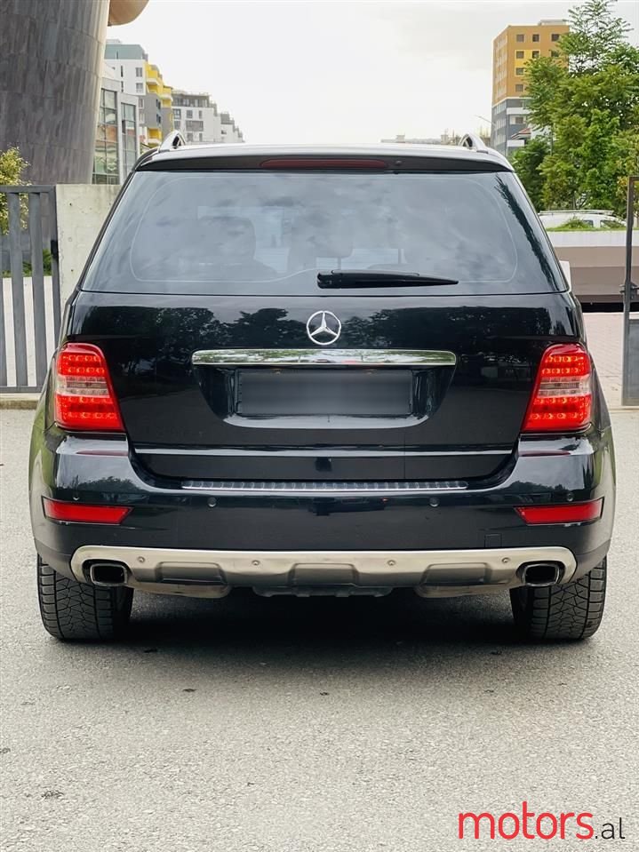 2010' Mercedes-Benz 350 photo #5