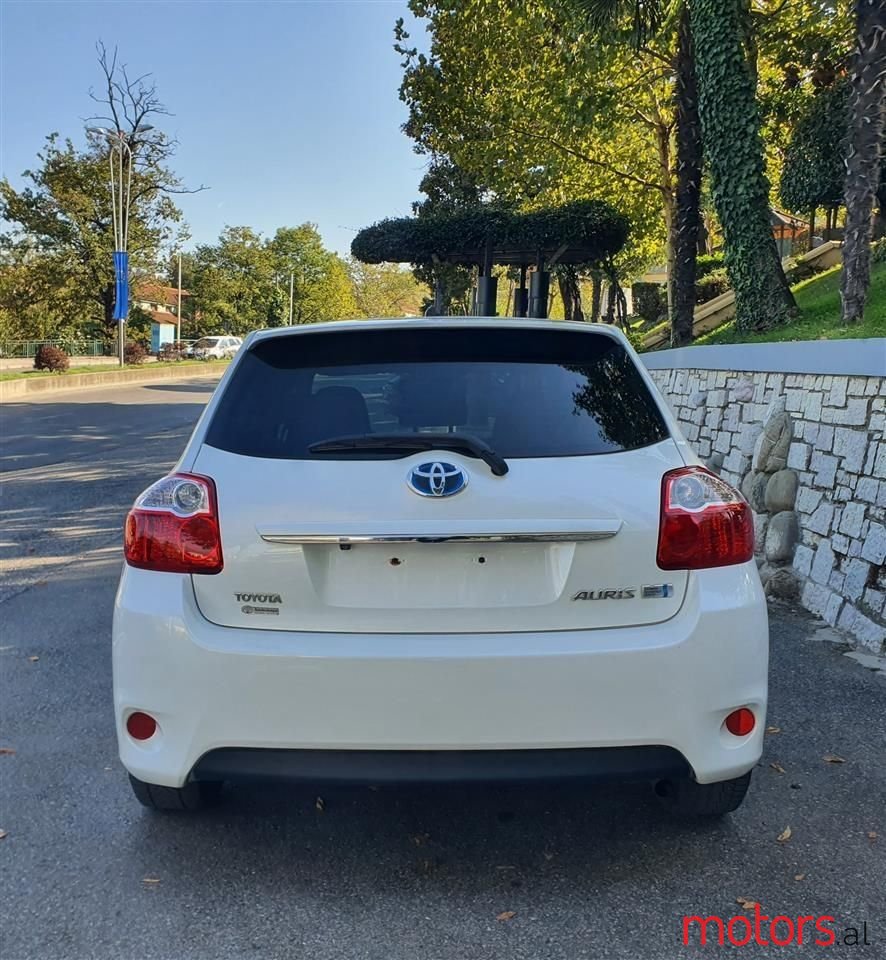 2010' Toyota Auris photo #6